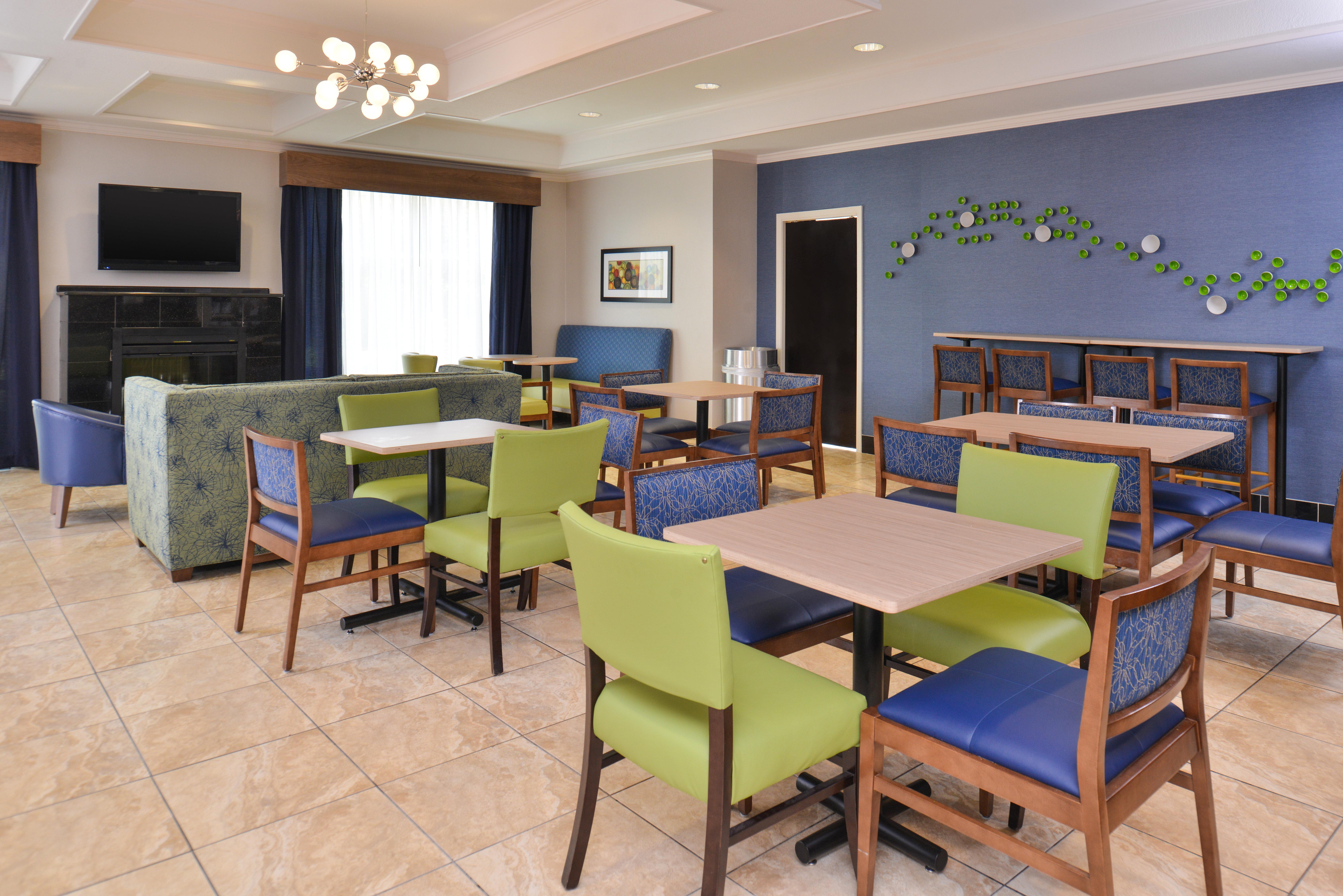 Holiday Inn Express & Suites San Antonio South Exterior photo