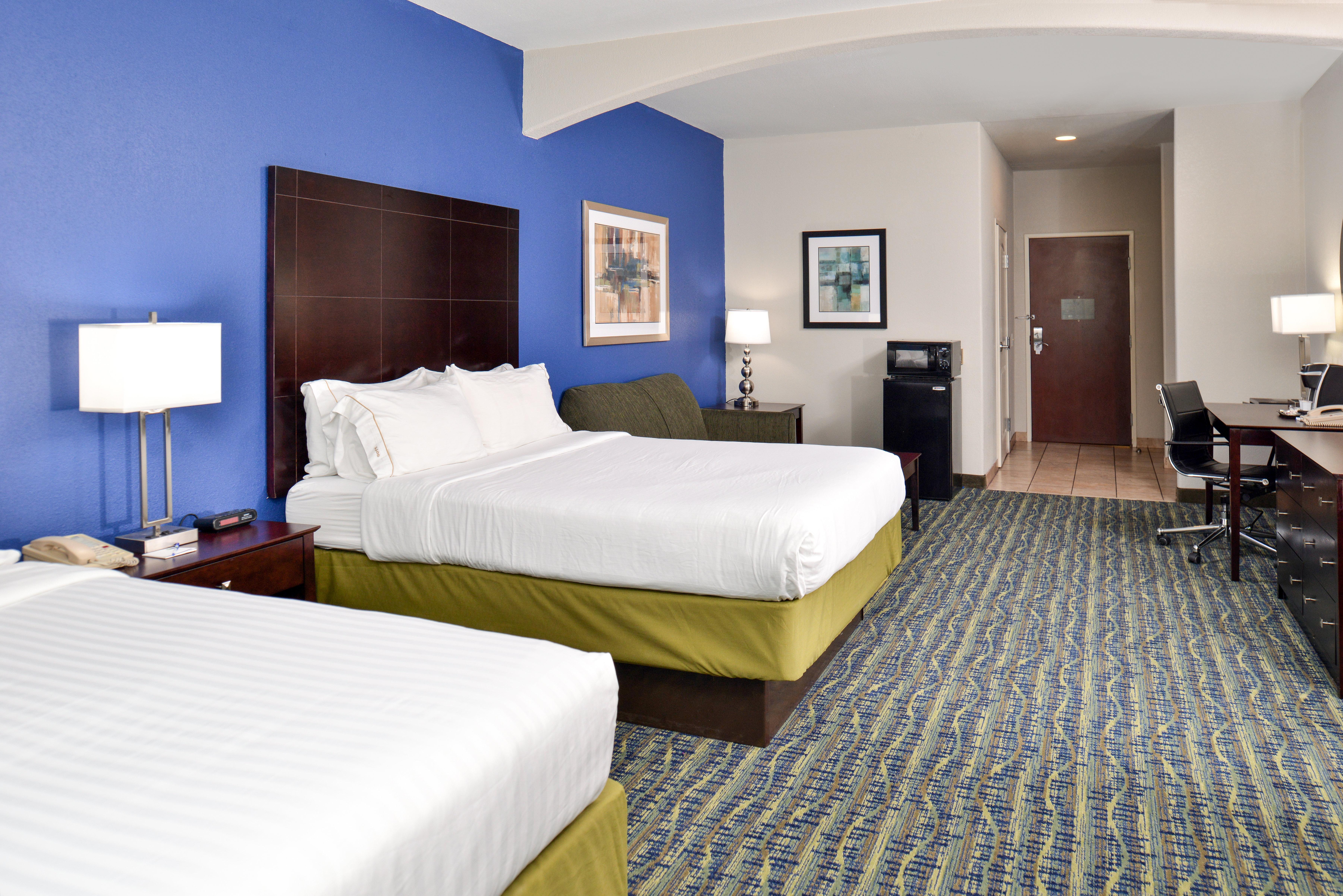Holiday Inn Express & Suites San Antonio South Exterior photo