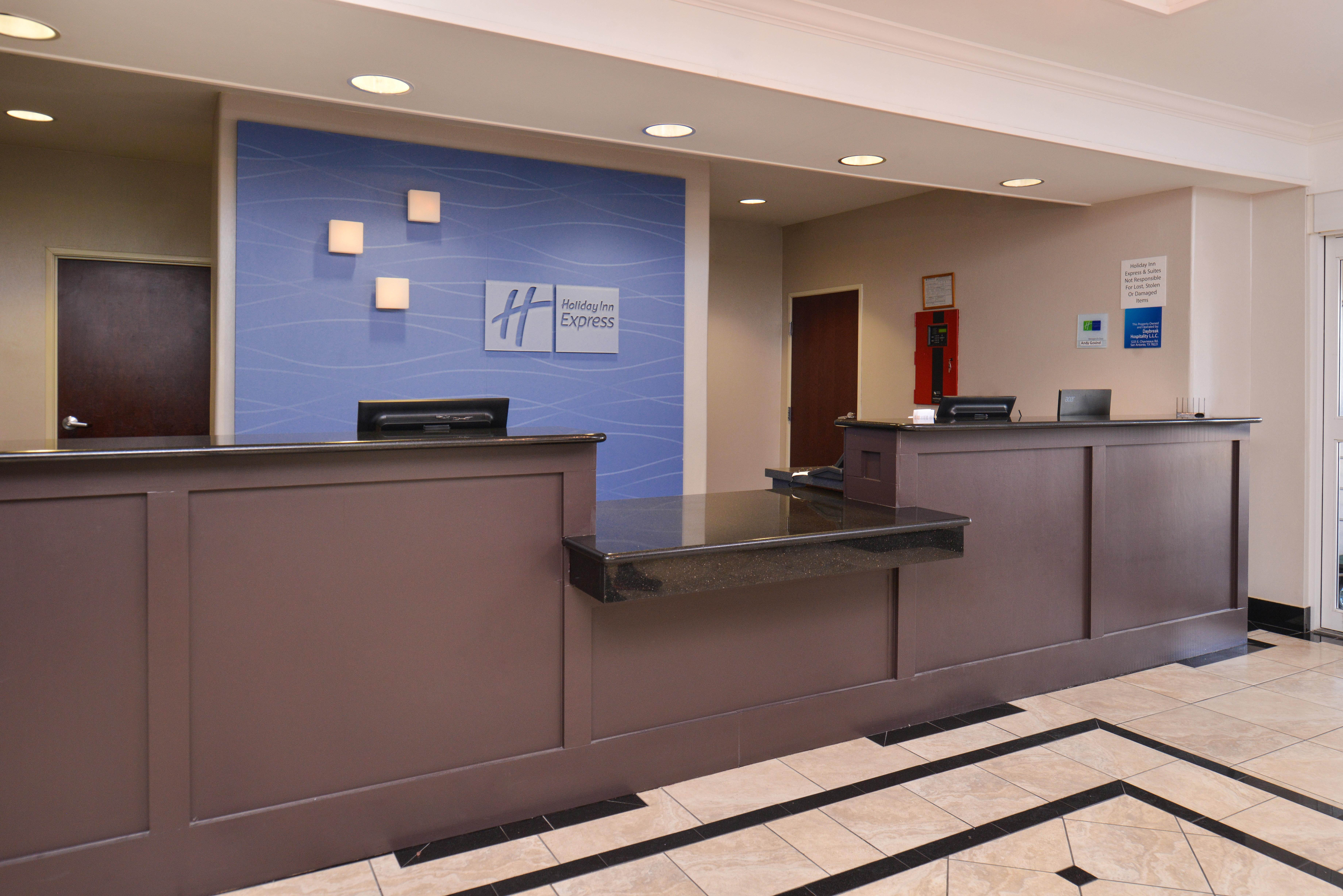 Holiday Inn Express & Suites San Antonio South Exterior photo