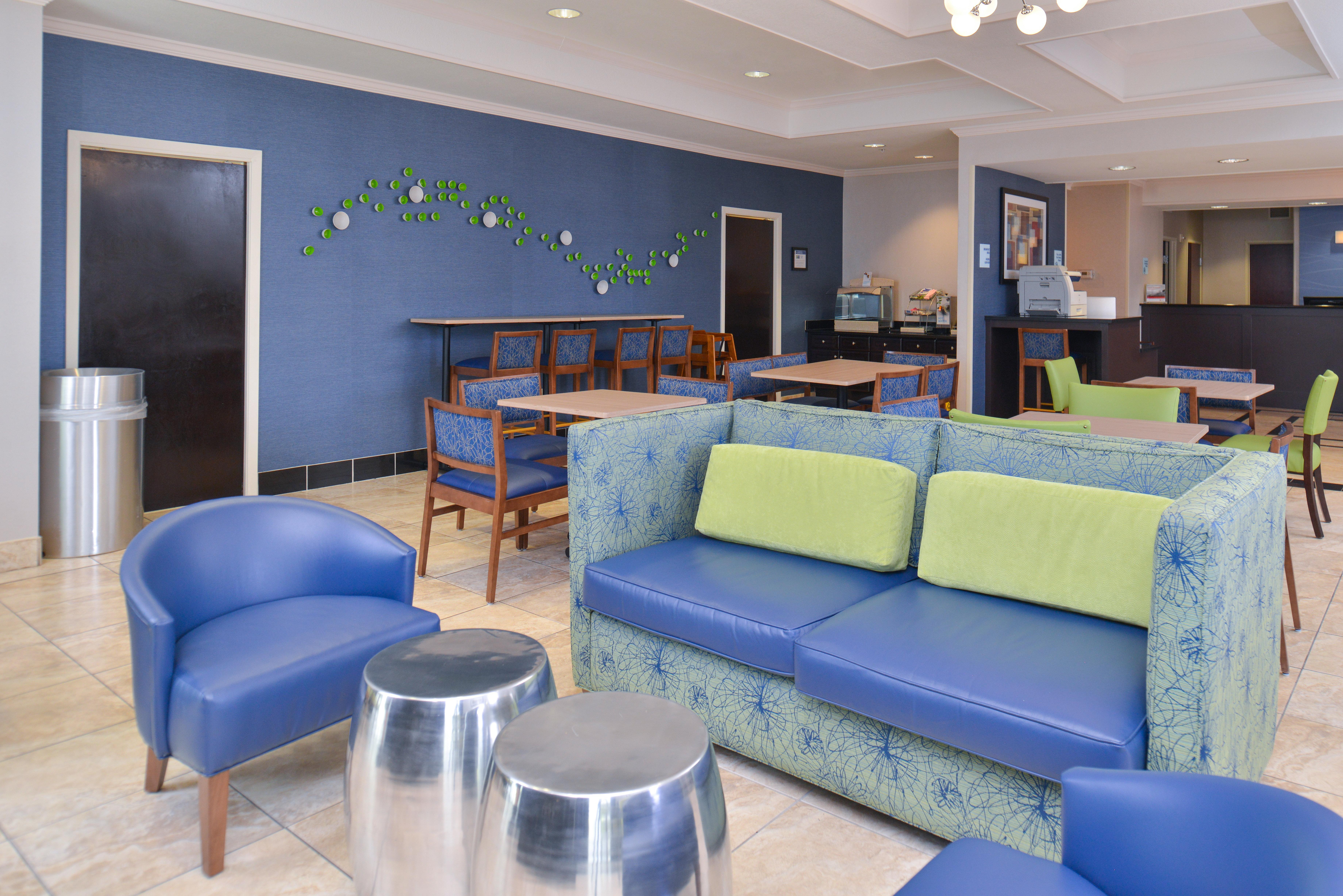 Holiday Inn Express & Suites San Antonio South Exterior photo