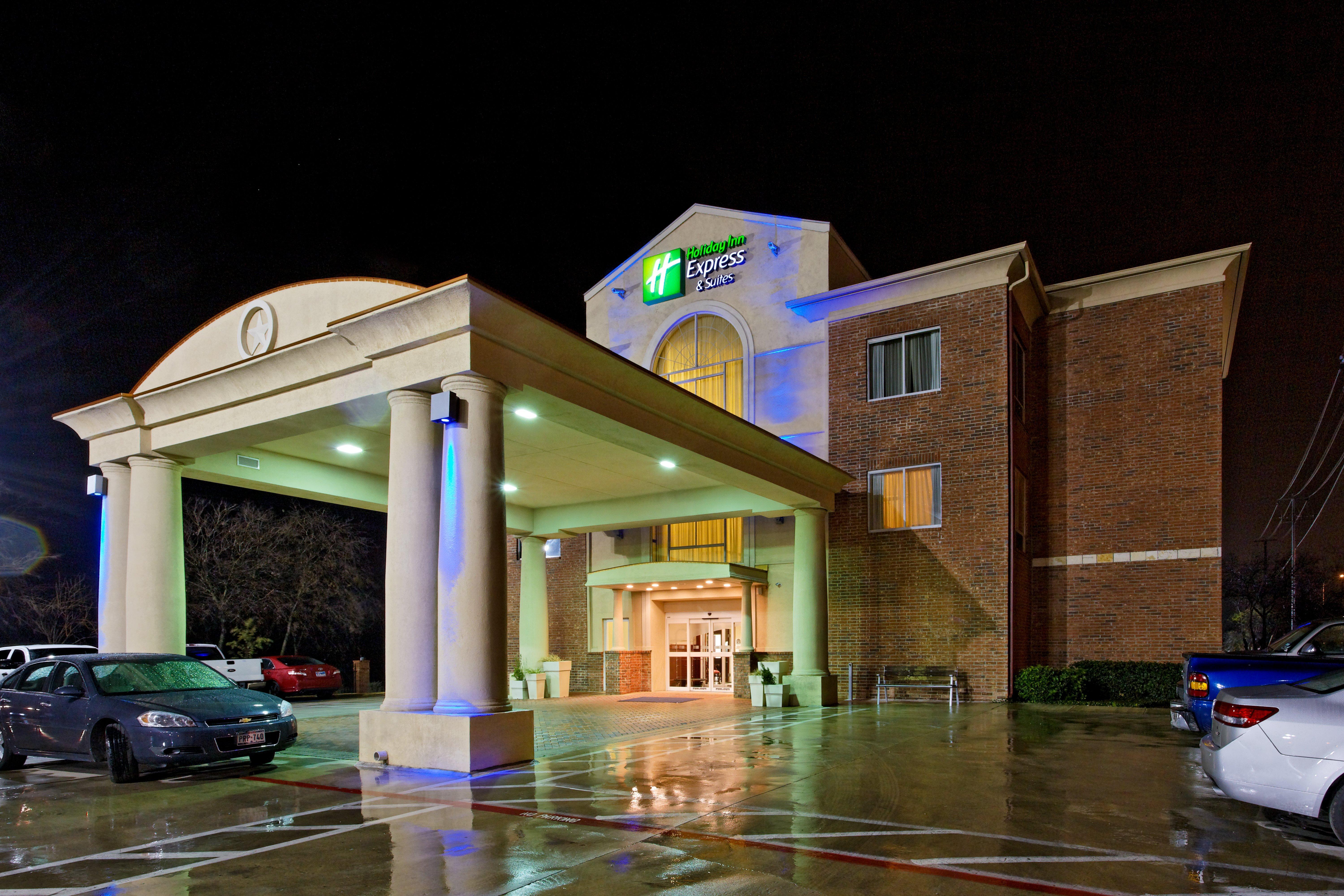 Holiday Inn Express & Suites San Antonio South Exterior photo