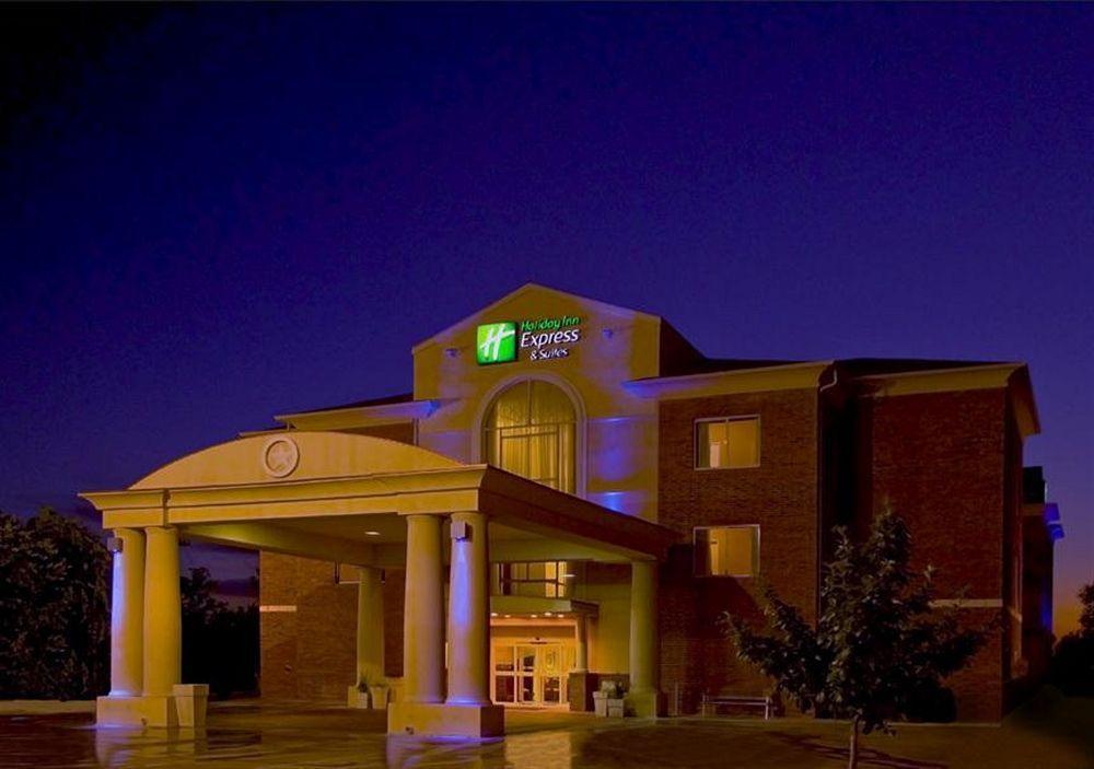 Holiday Inn Express & Suites San Antonio South Exterior photo